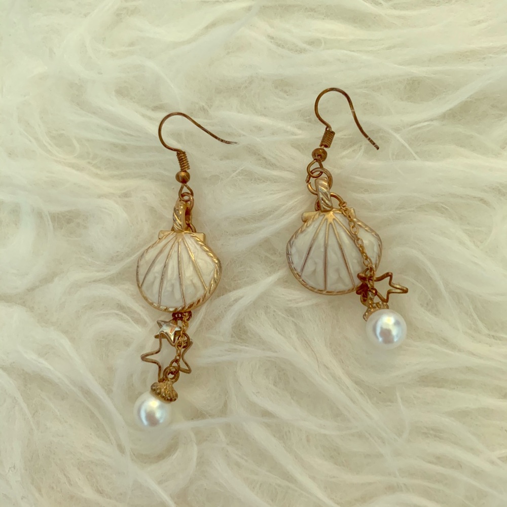 vintage shell earrings with star and pearl